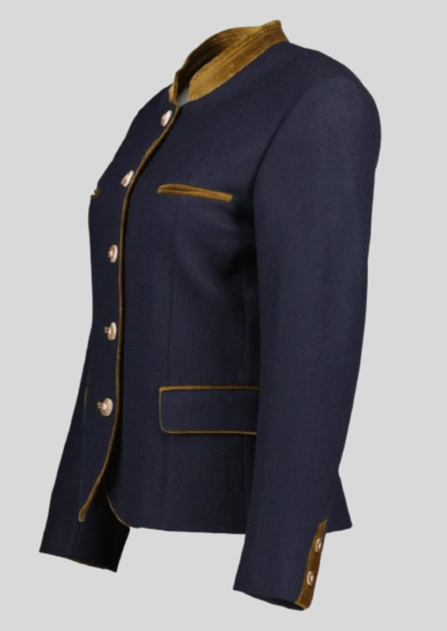 Elegant wool blazer blending Trachten heritage with modern sophistication.