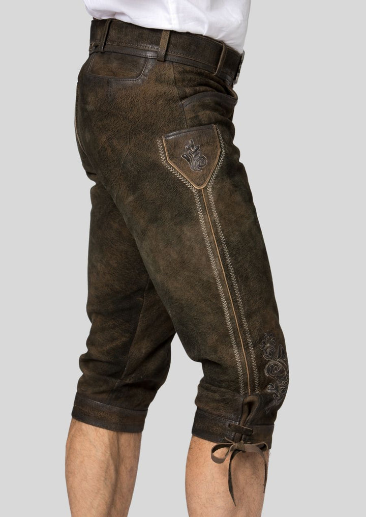Men's Bundhosen are versatile beyond Oktoberfest! These stylish trousers are perfect for various festivals, from music events to cultural celebrations.