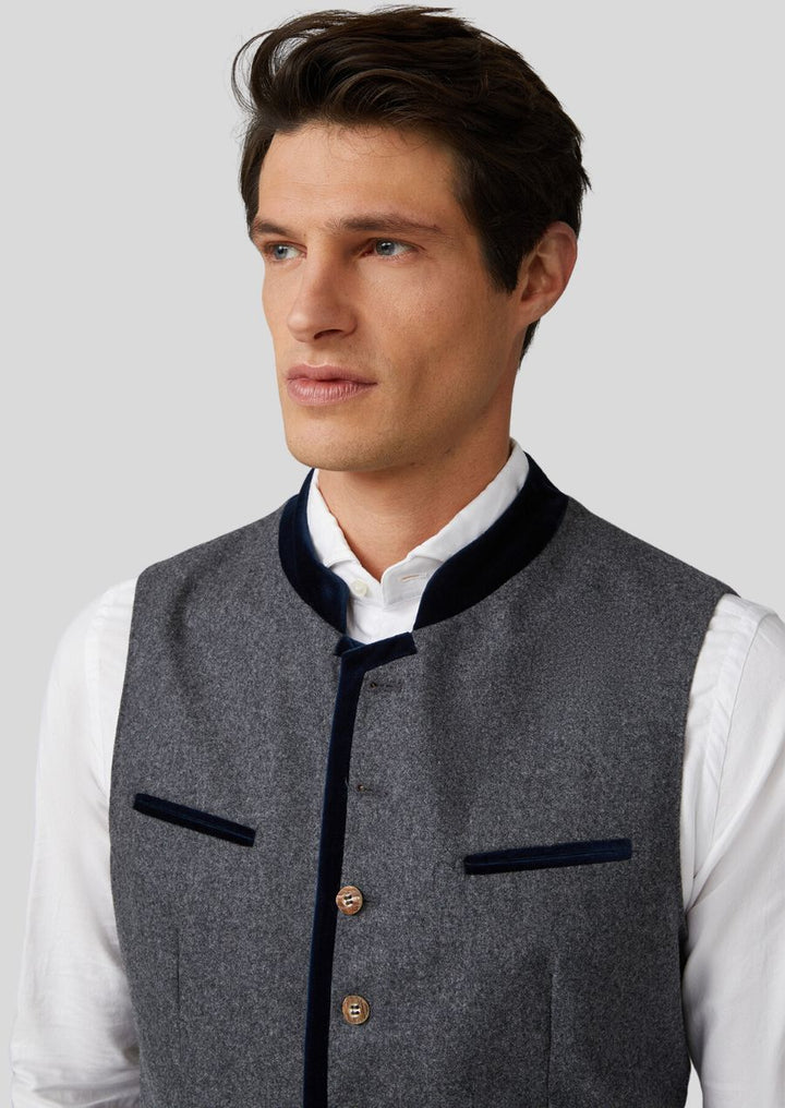 Classic Grey Trachten Waistcoat – Timeless Bavarian Style