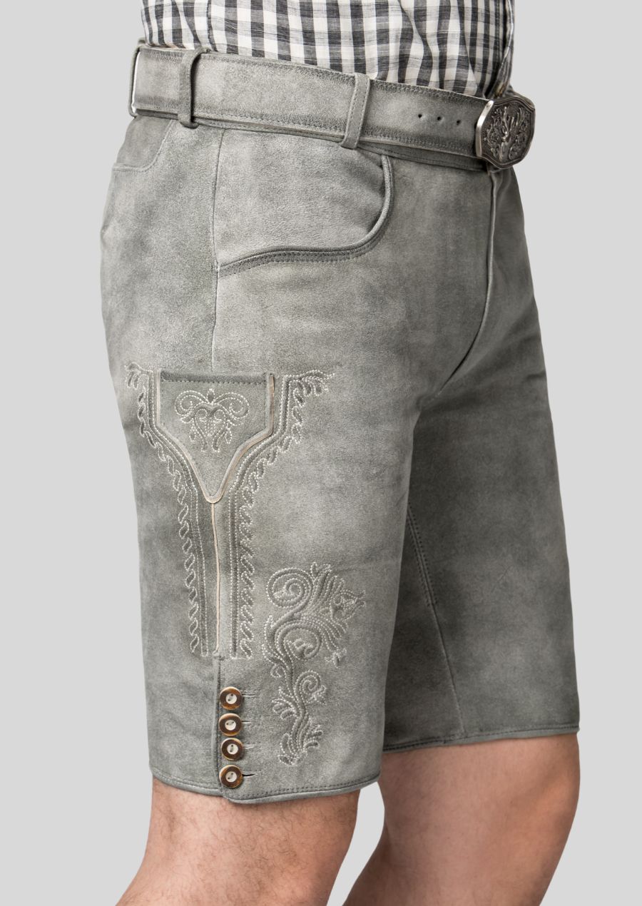 Combine functionality with fashion by adding durable pockets to your lederhosen. This classic style enhancement ensures your outfit remains practical without sacrificing the traditional charm. Ideal for festival-goers and heritage enthusiasts alike.