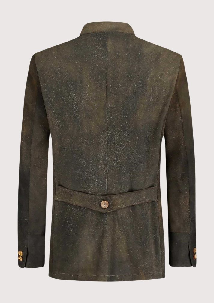Stylish Trachten jacket for men with wooden buttons and a tailored fit, perfect for Oktoberfest, weddings, and cultural gatherings.