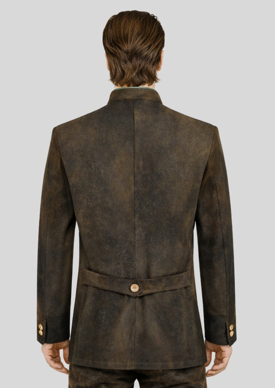Elegant Bavarian men’s jacket with classic trachten details, high neckline, and refined craftsmanship.